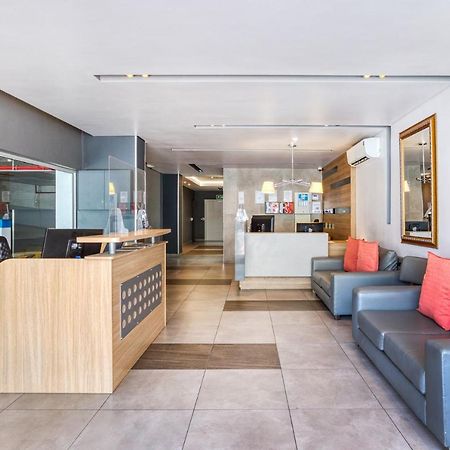Backup-Powered Colourfull City Balcony Apartment Кейптаун Екстериор снимка