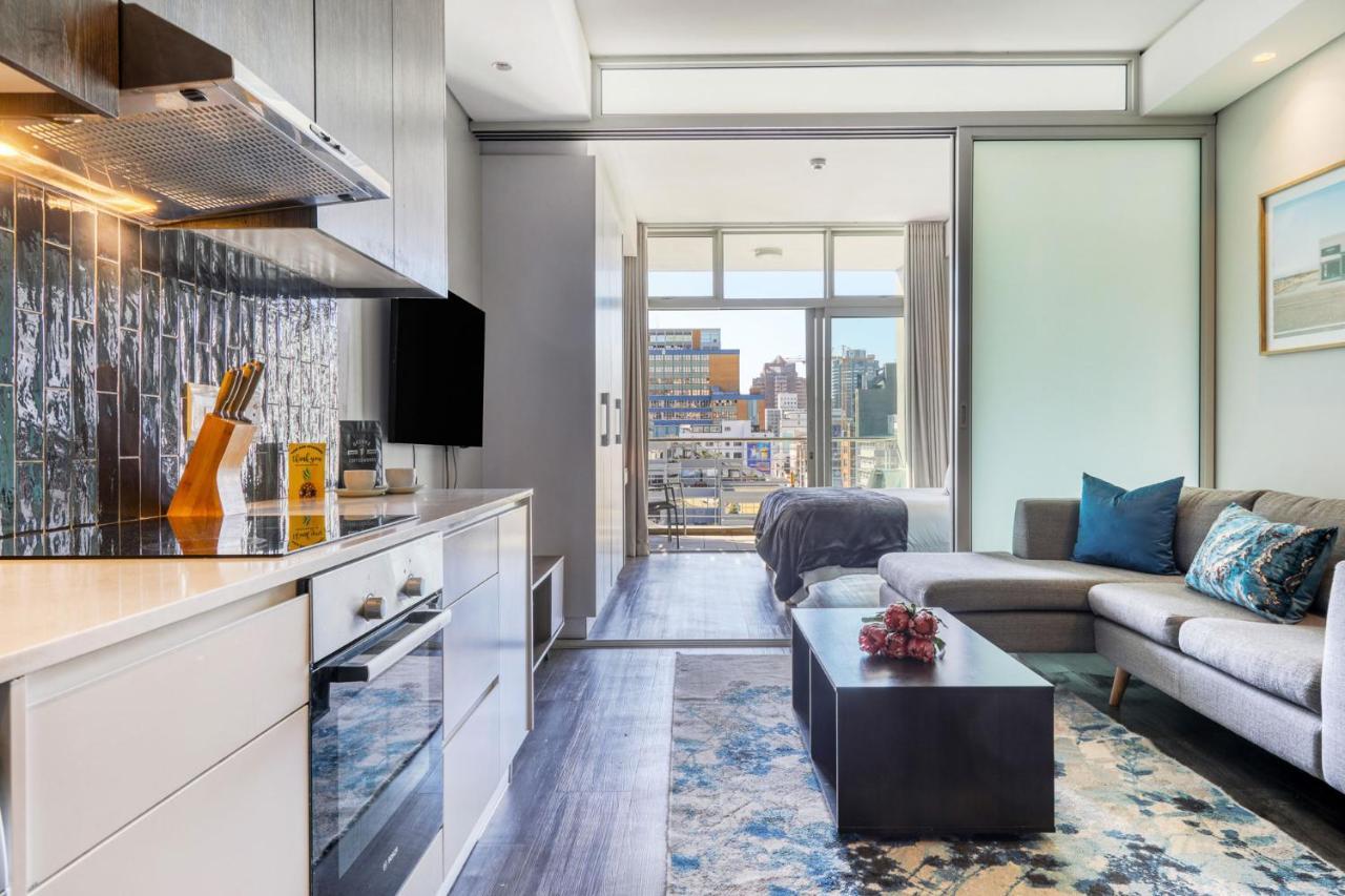 Backup-Powered Colourfull City Balcony Apartment Кейптаун Екстериор снимка
