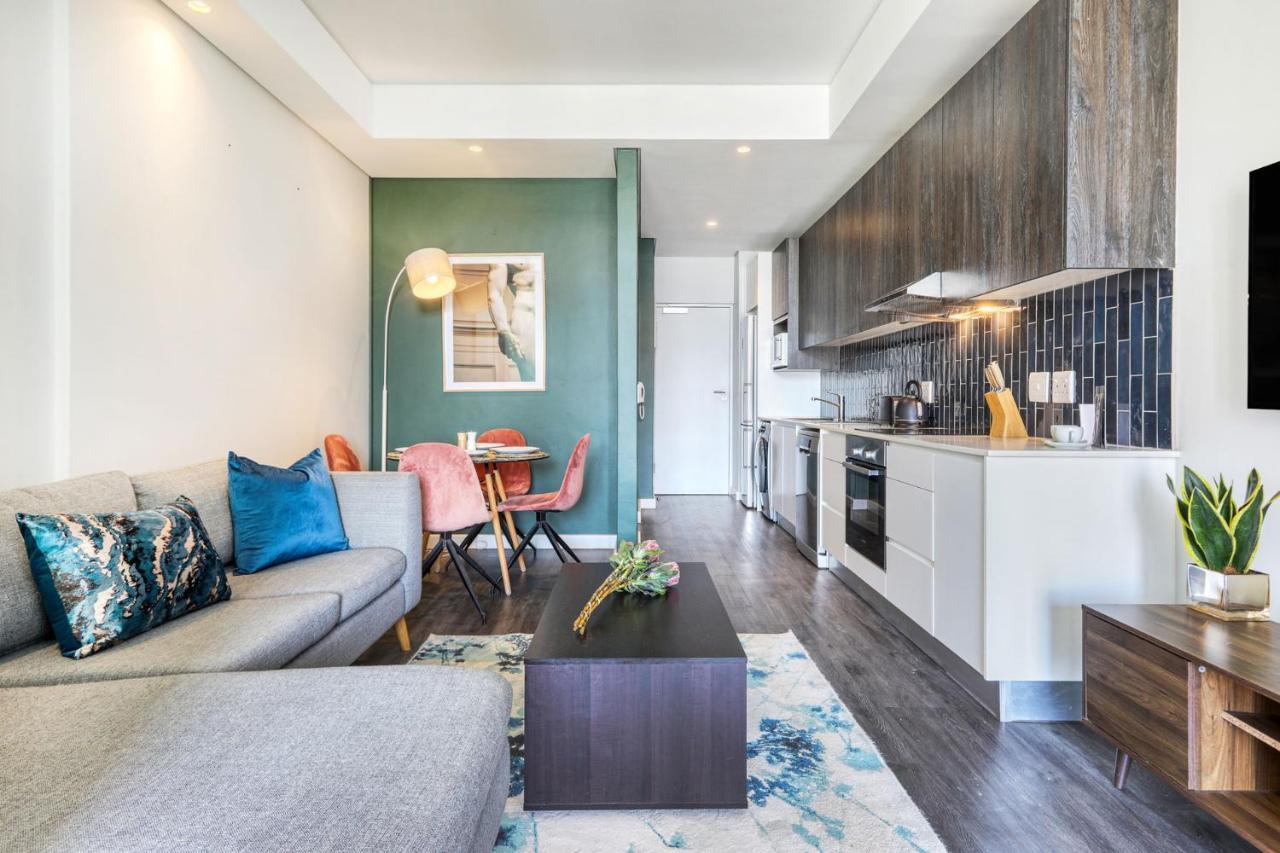 Backup-Powered Colourfull City Balcony Apartment Кейптаун Екстериор снимка